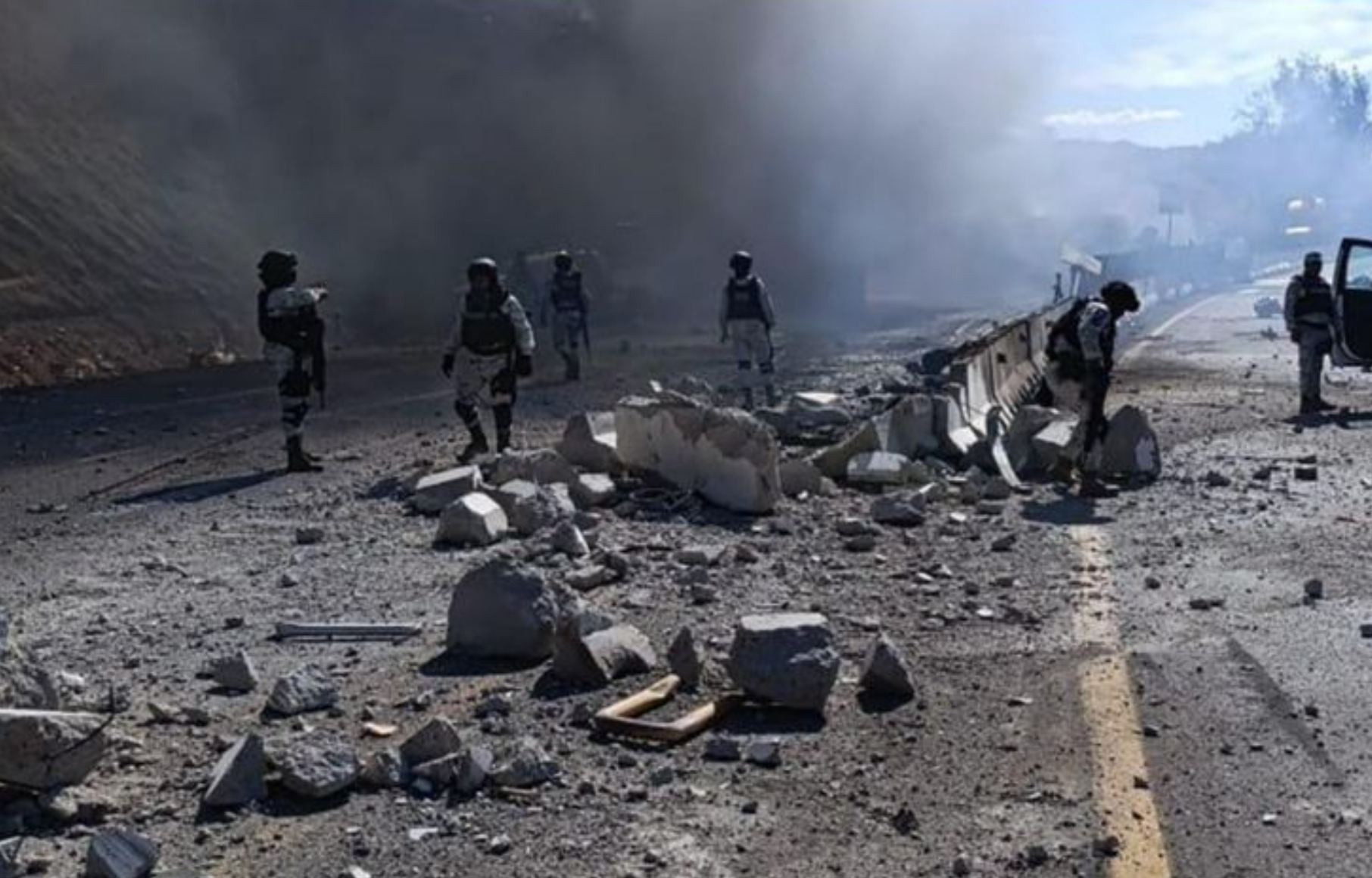 Bloquean autopista Guadalajara-Colima por fuerte accidente